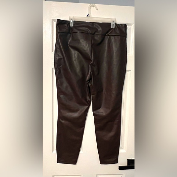 🆕 Reitmans - Dark Brown High-Rise Faux Leather Leggings - Picture 4 of 5